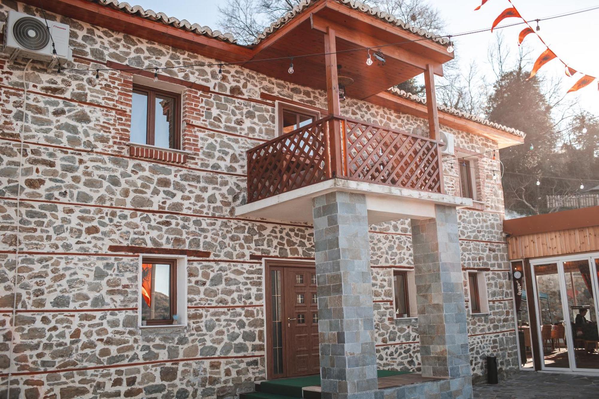 Keshtjella Xhabeqos Ξενοδοχείο Ljaknasi Εξωτερικό φωτογραφία