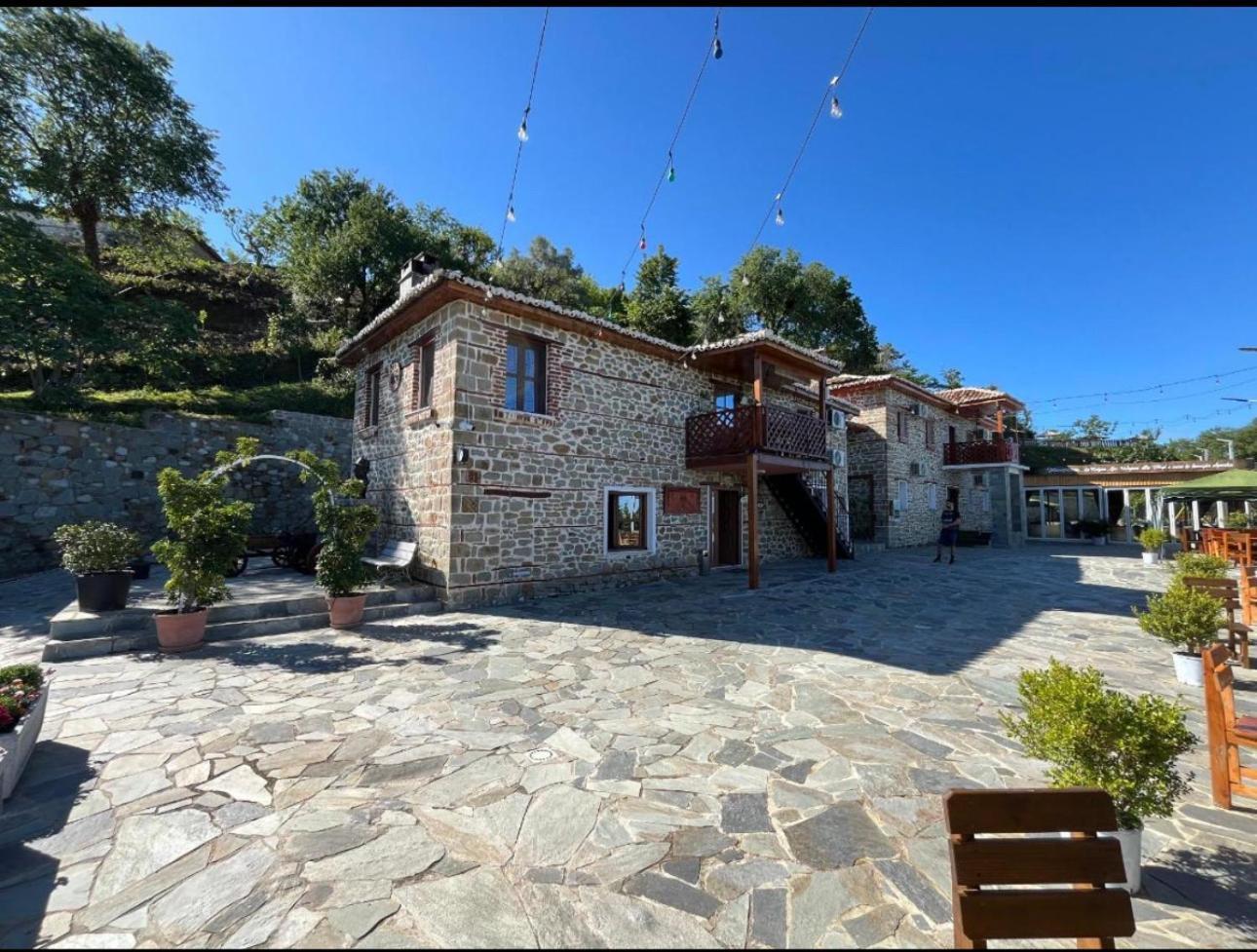 Keshtjella Xhabeqos Ξενοδοχείο Ljaknasi Εξωτερικό φωτογραφία