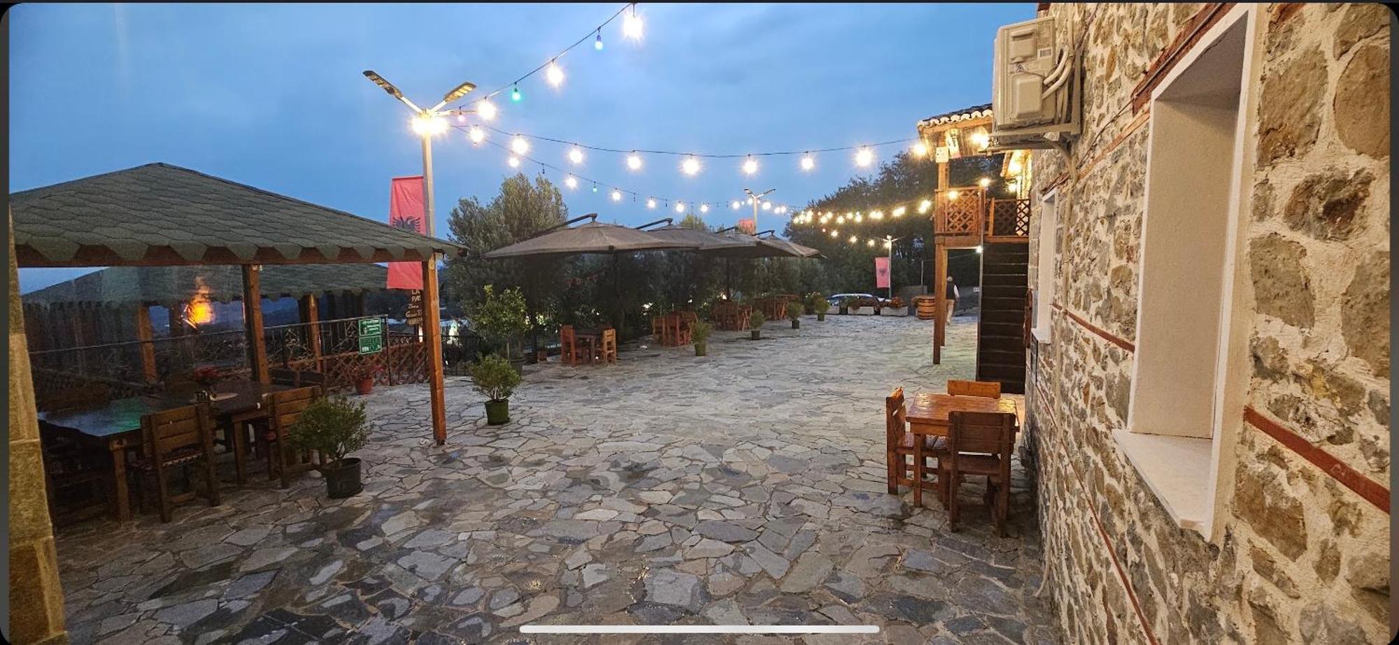 Keshtjella Xhabeqos Ξενοδοχείο Ljaknasi Εξωτερικό φωτογραφία