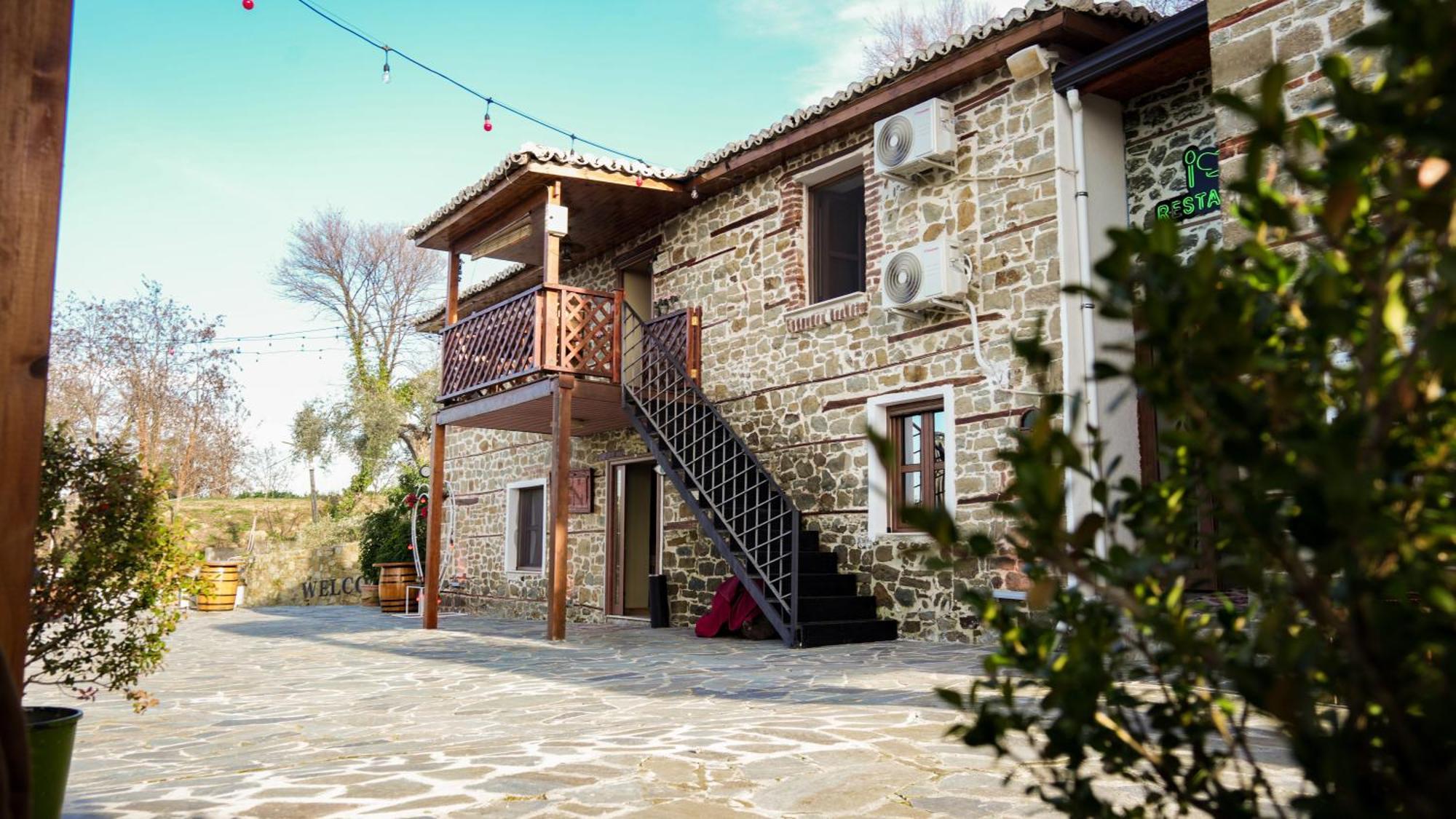 Keshtjella Xhabeqos Ξενοδοχείο Ljaknasi Εξωτερικό φωτογραφία